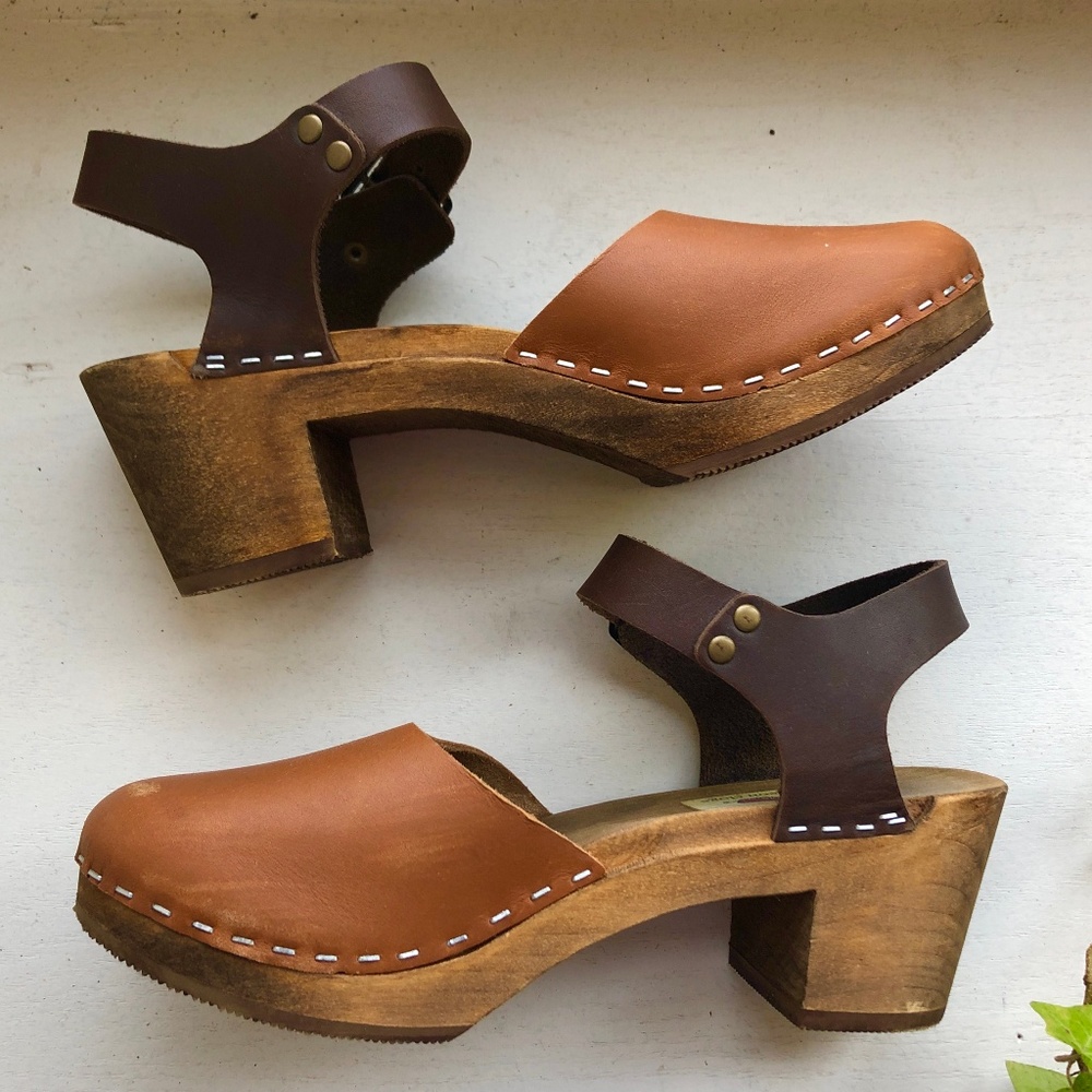 Two tone clogs with buckled ankle strap